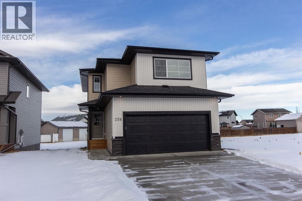 256 Augustus Way — Penhold, Alberta - Main photo