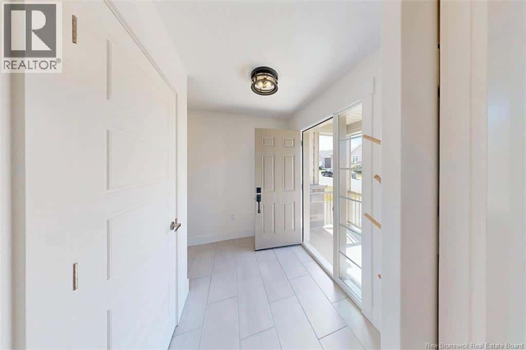 18 Huntingdon Circle — Fredericton, New Brunswick - Photo 3 of 42