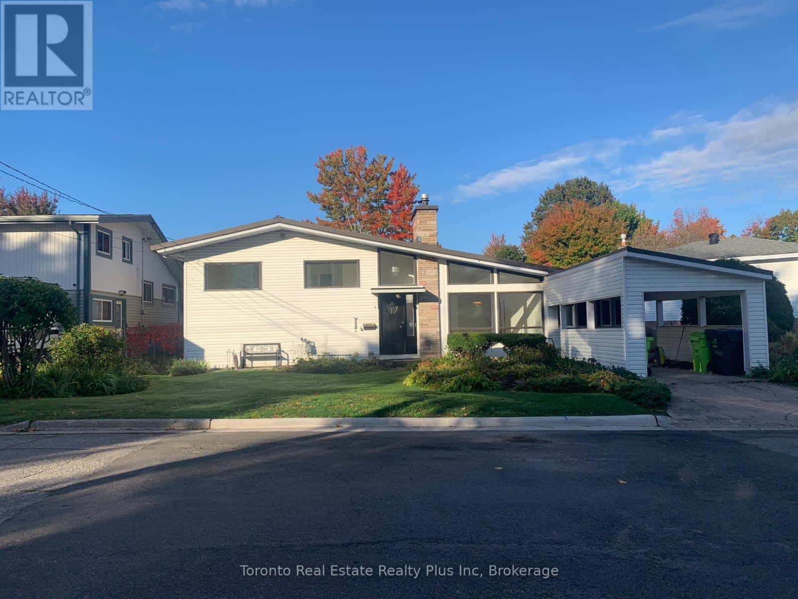 9 GRAVELLE STREET — Sault Ste Marie, Ontario - Photo 2 of 36