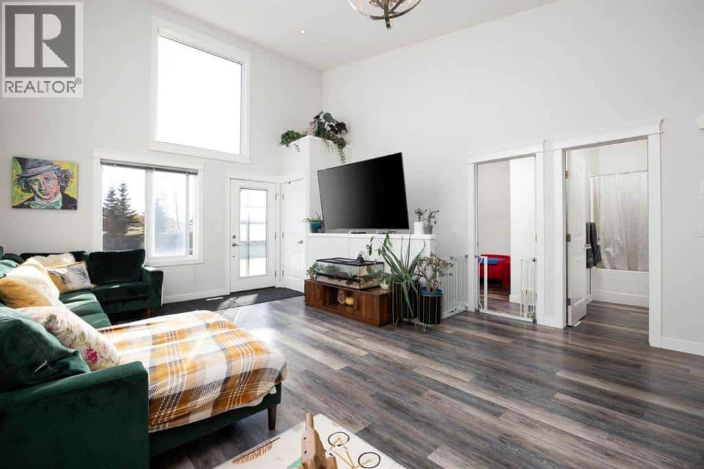 165A Weiss Drive — Saprae Creek, Alberta - Photo 4 of 40