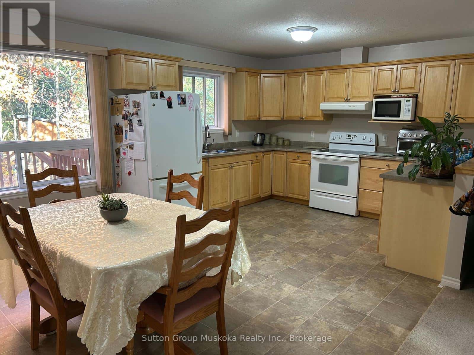 2448 RAVENSCLIFFE ROAD — Huntsville (Stisted), Ontario - Photo 3 of 16