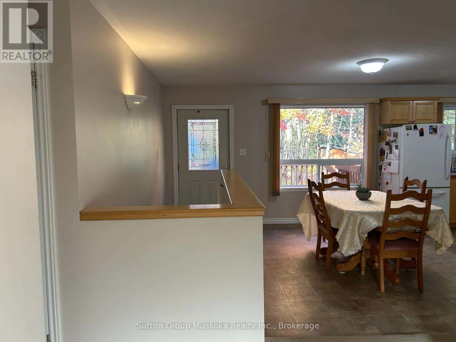 2448 RAVENSCLIFFE ROAD — Huntsville (Stisted), Ontario - Photo 4 of 16