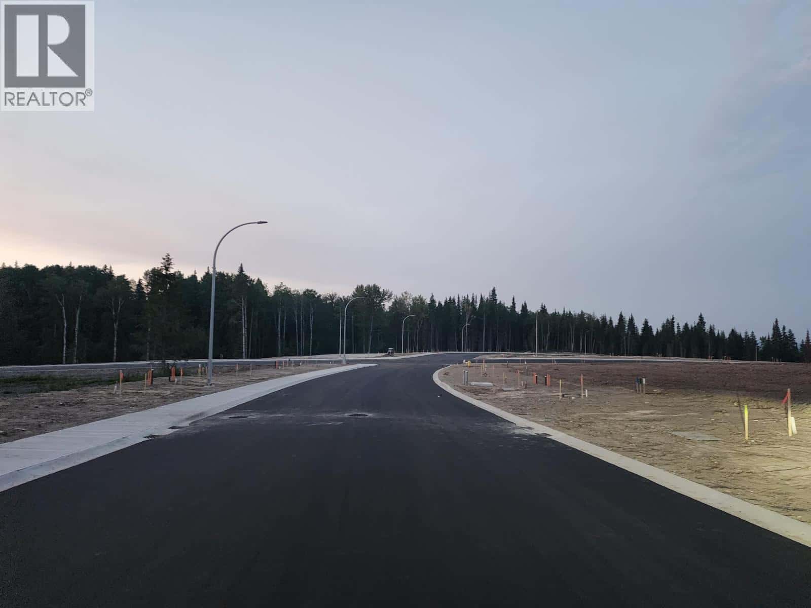 5188 HEADLANDS HEIGHTS — Prince George, British Columbia - Photo 5 of 22