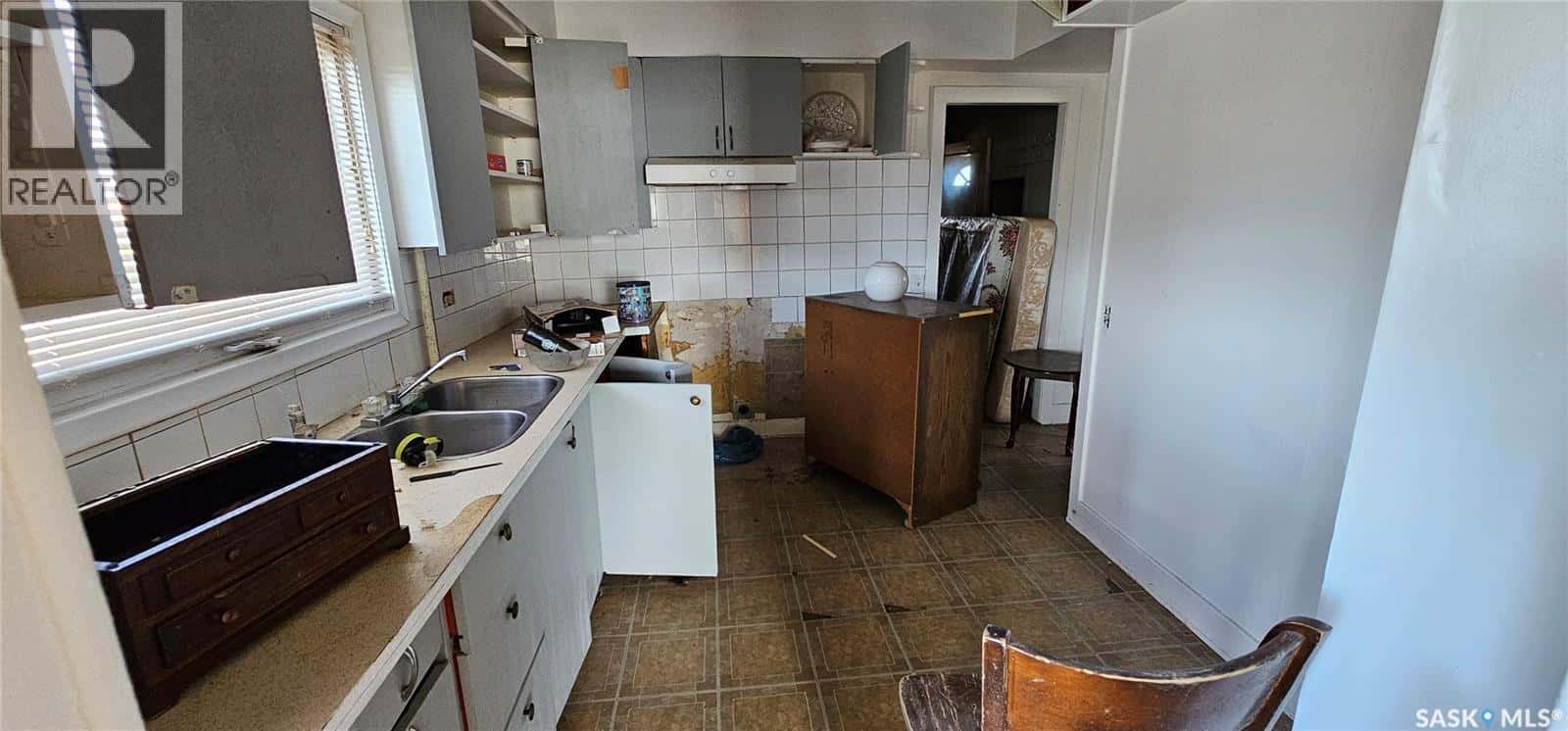 102 3rd AVENUE E — Kelvington, Saskatchewan - Photo 5 of 20