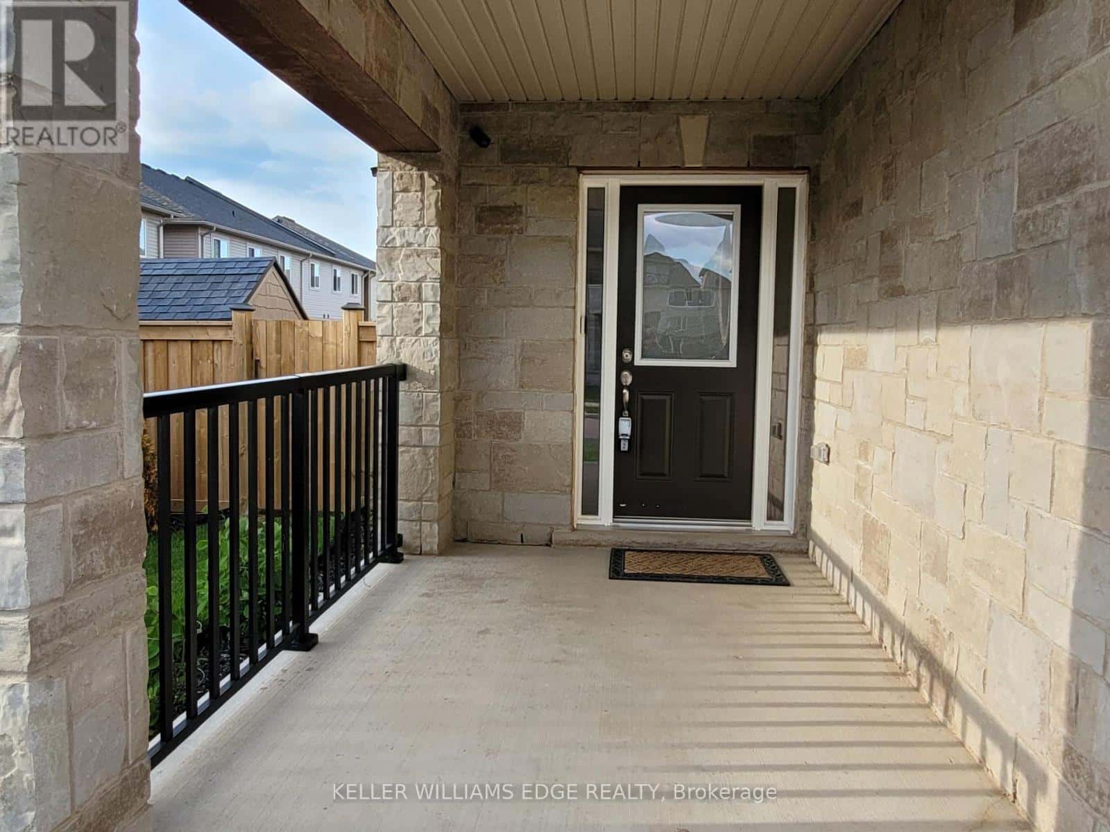 9 ZINFANDEL DRIVE — Hamilton (Winona), Ontario - Photo 2 of 11