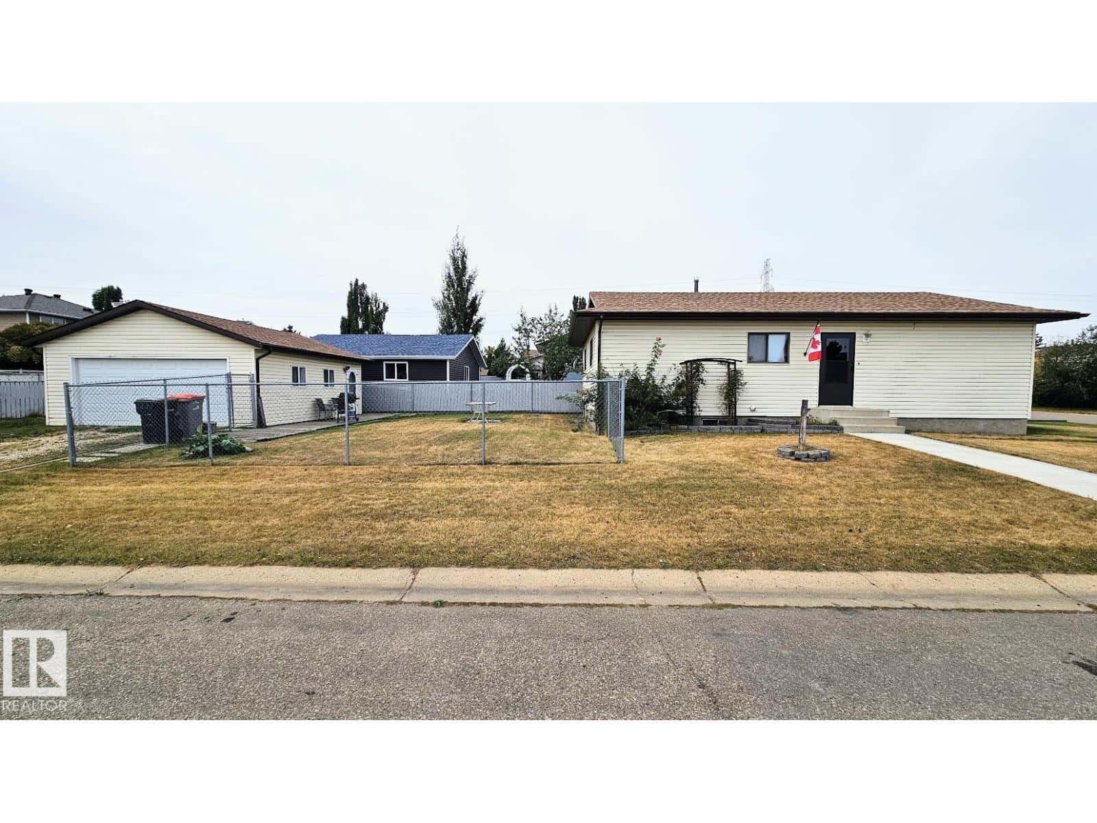 284 PORTER AV — Millet, Alberta - Photo 5 of 36