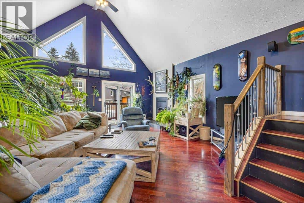 412 Cougar Street — Banff, Alberta - Photo 2 of 32