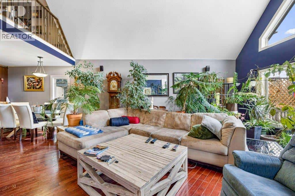 412 Cougar Street — Banff, Alberta - Photo 3 of 32