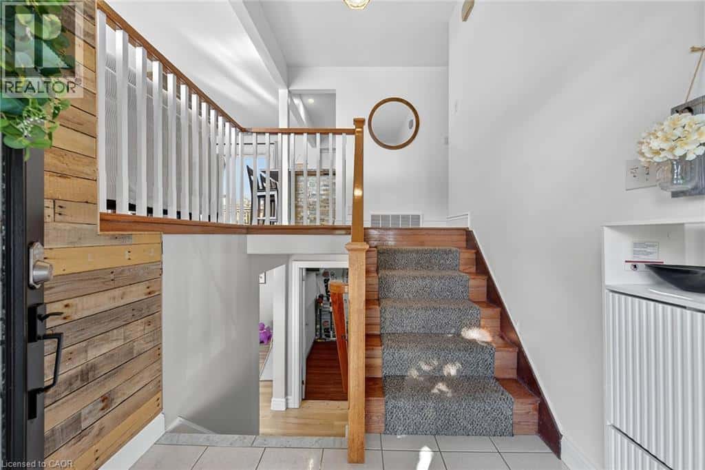 8462 WHITE CHURCH Road E — Glanbrook, Ontario - Photo 4 of 36