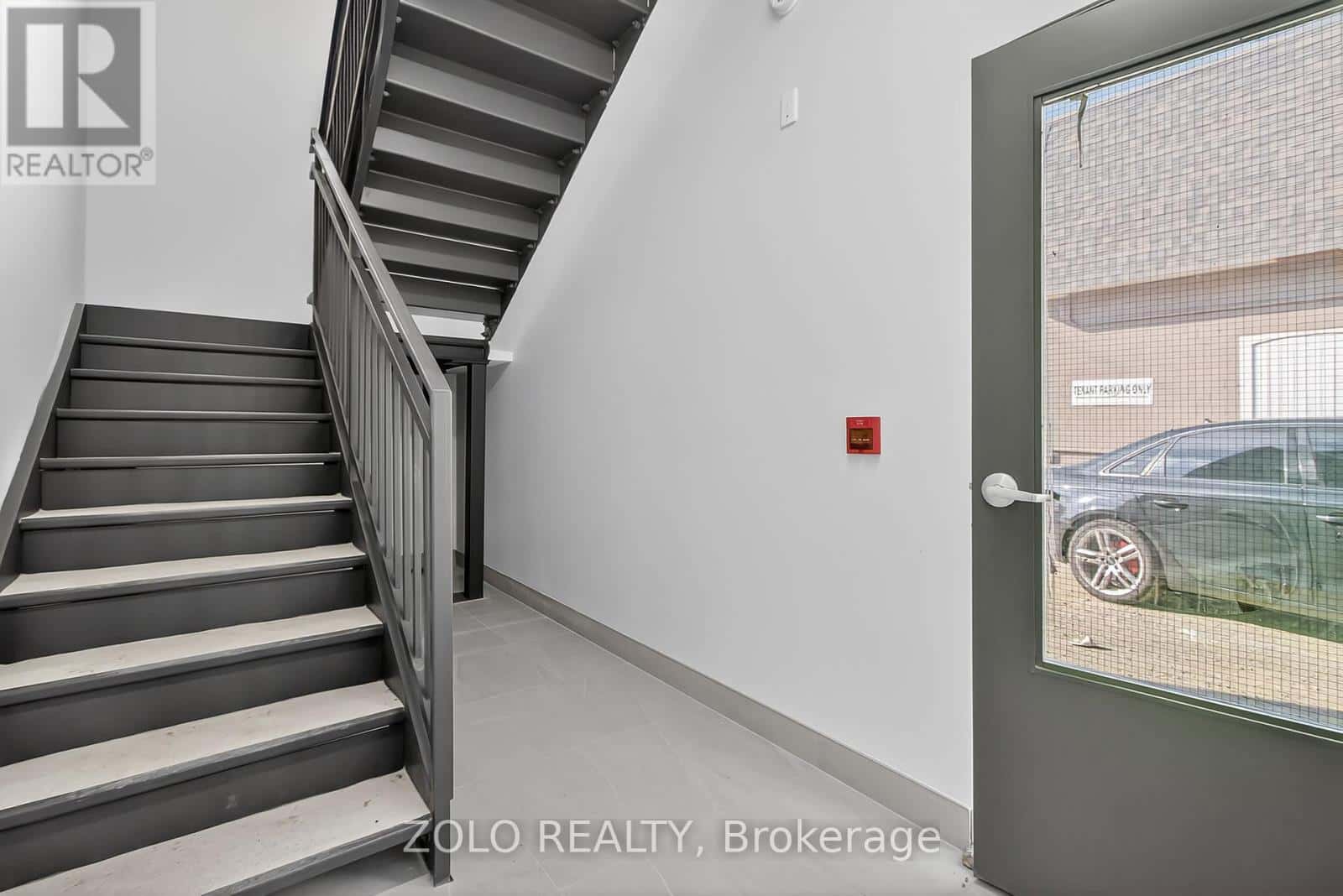 UNIT # 8 - 206 WELLINGTON STREET — Chatham-Kent (Wallaceburg), Ontario - Photo 3 of 10