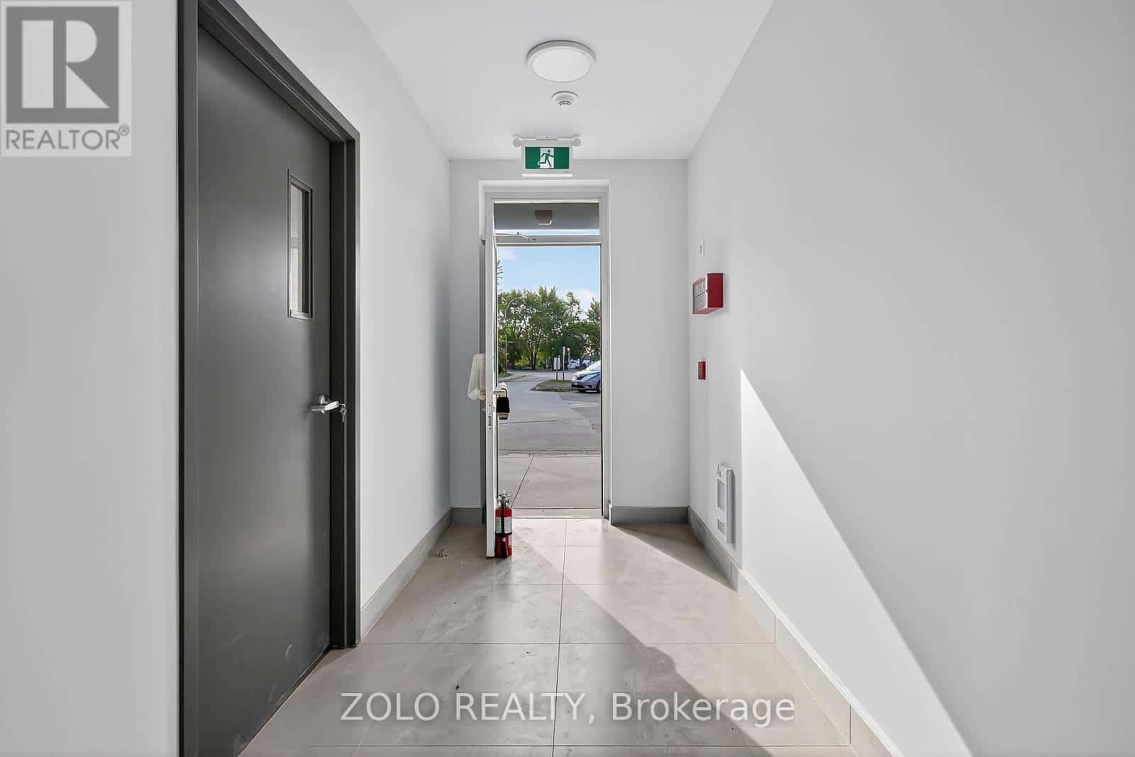 206 WELLINGTON STREET — Chatham-Kent (Wallaceburg), Ontario - Photo 2 of 10