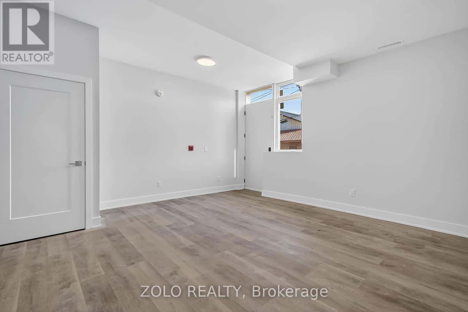 UNIT # 1 - 206 WELLINGTON STREET — Chatham-Kent (Wallaceburg), Ontario - Photo 4 of 14