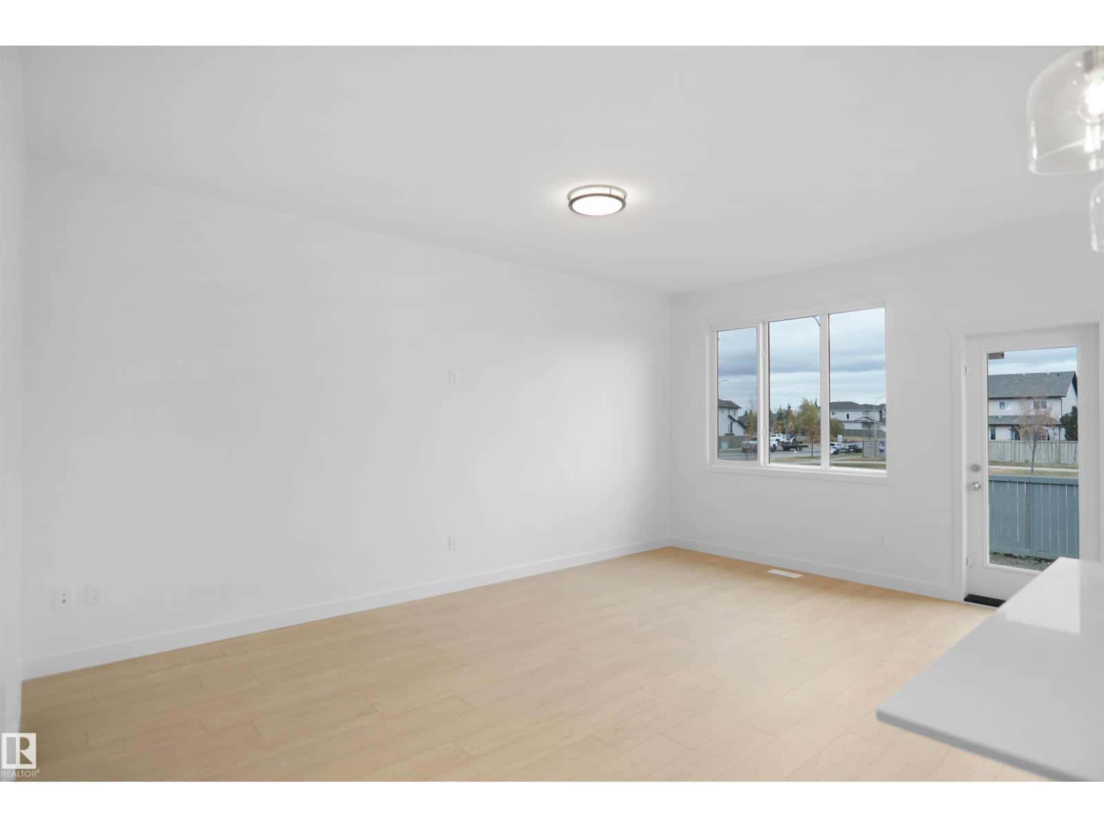 129 Elliot WD — Fort Saskatchewan, Alberta - Photo 5 of 29