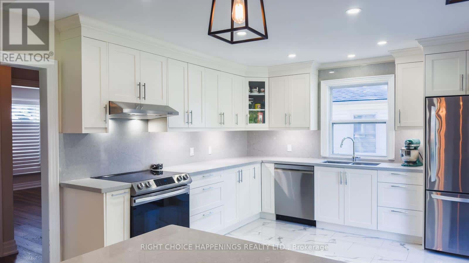 23 HEYWOOD AVENUE — St. Catharines (Bunting/Linwell), Ontario - Photo 4 of 24