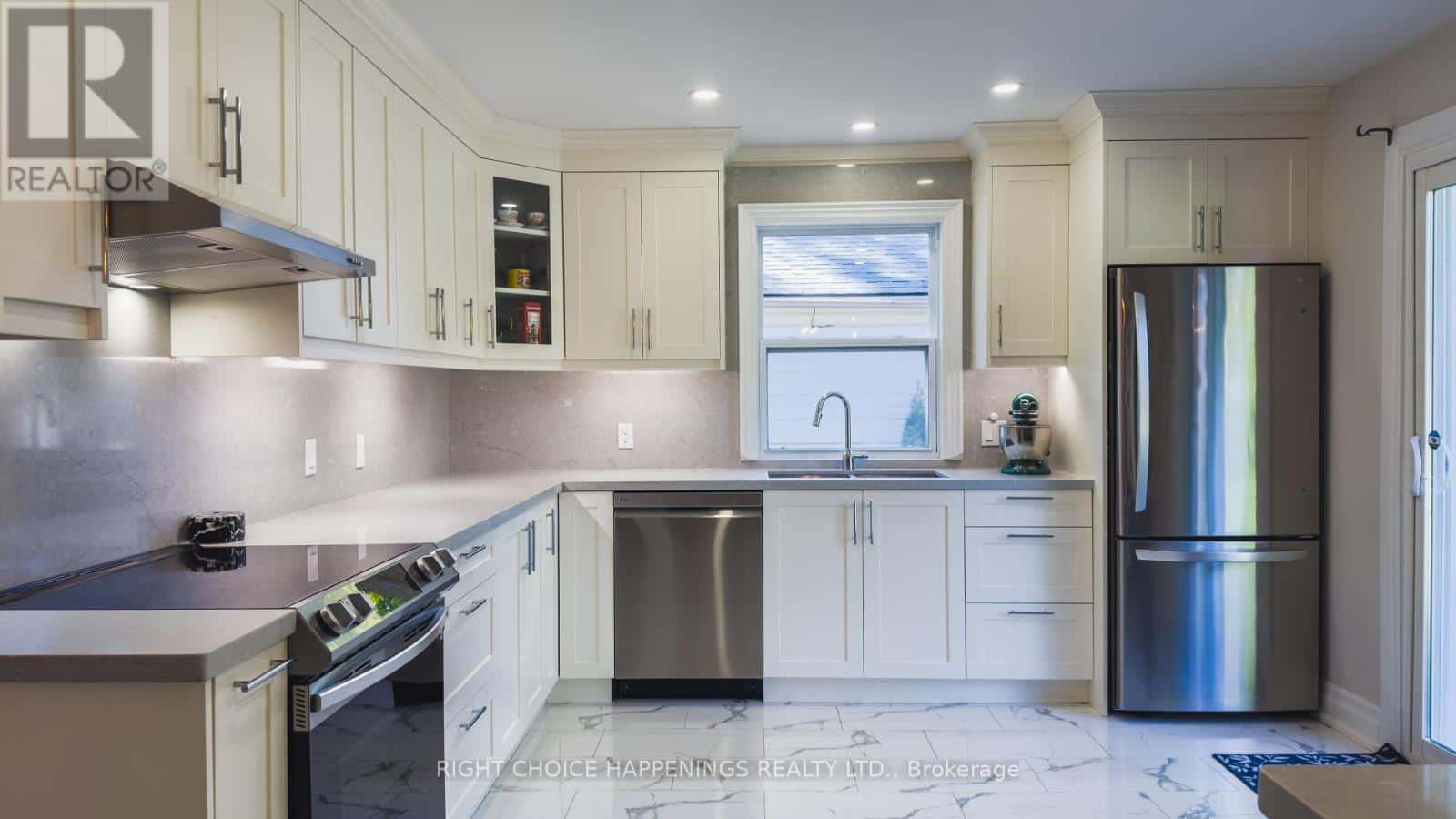 23 HEYWOOD AVENUE — St. Catharines (Bunting/Linwell), Ontario - Photo 5 of 24