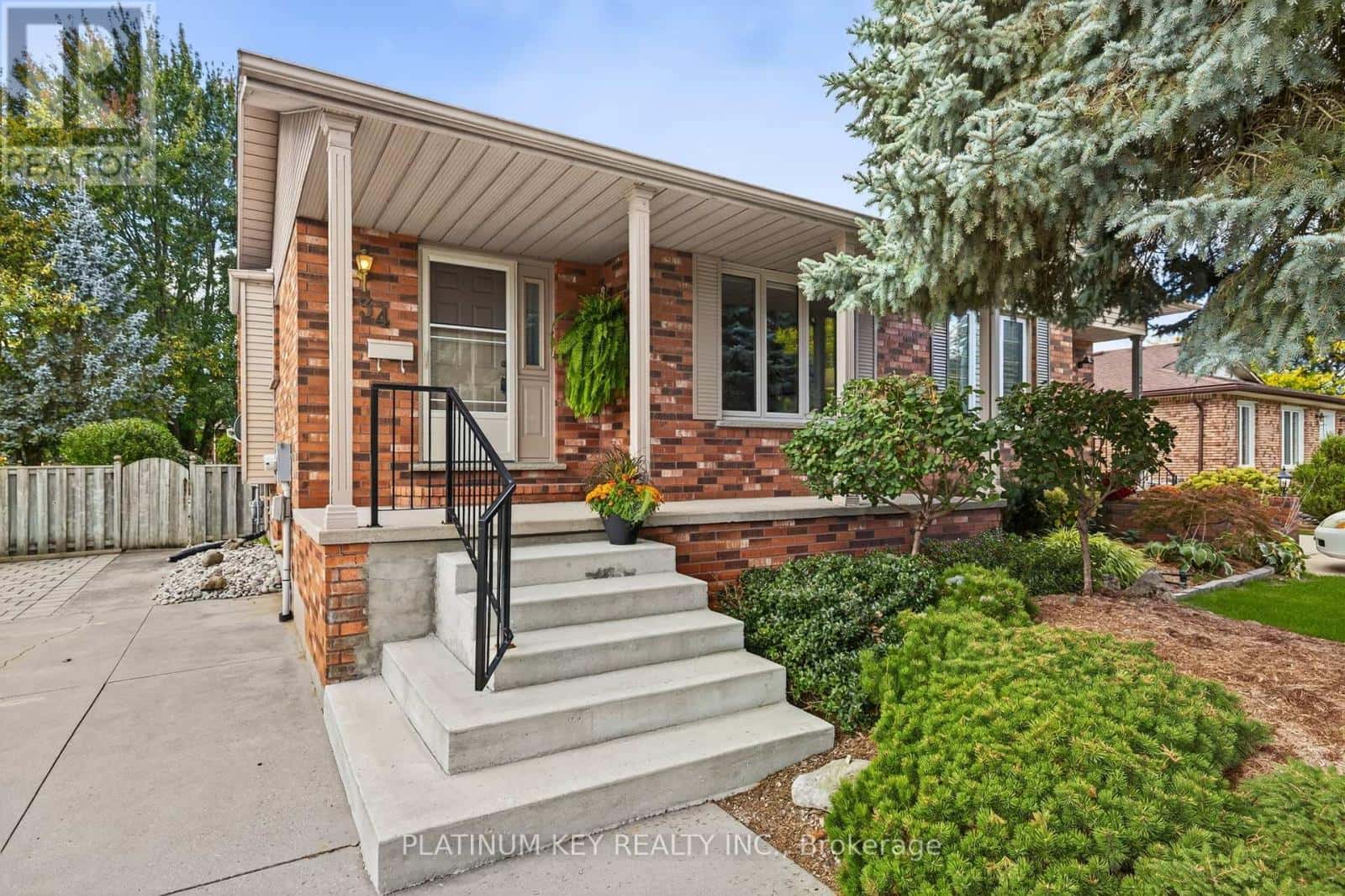 334 MCKELLAR STREET — Strathroy-Caradoc (SW), Ontario - Photo 3 of 43