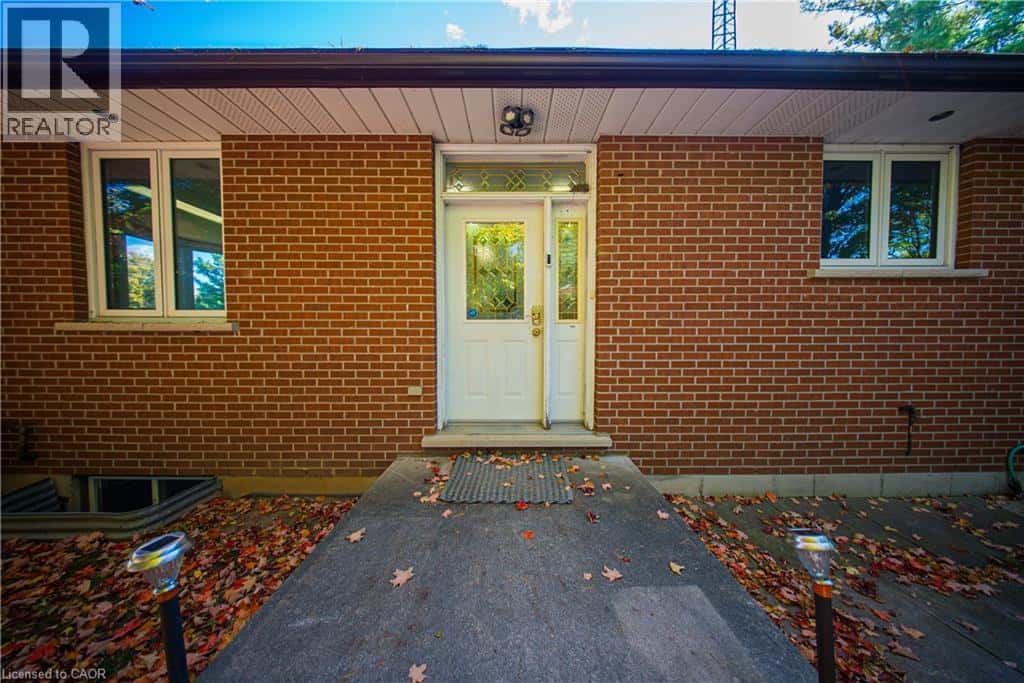 8334 GUELPH Line — Campbellville, Ontario - Photo 3 of 24