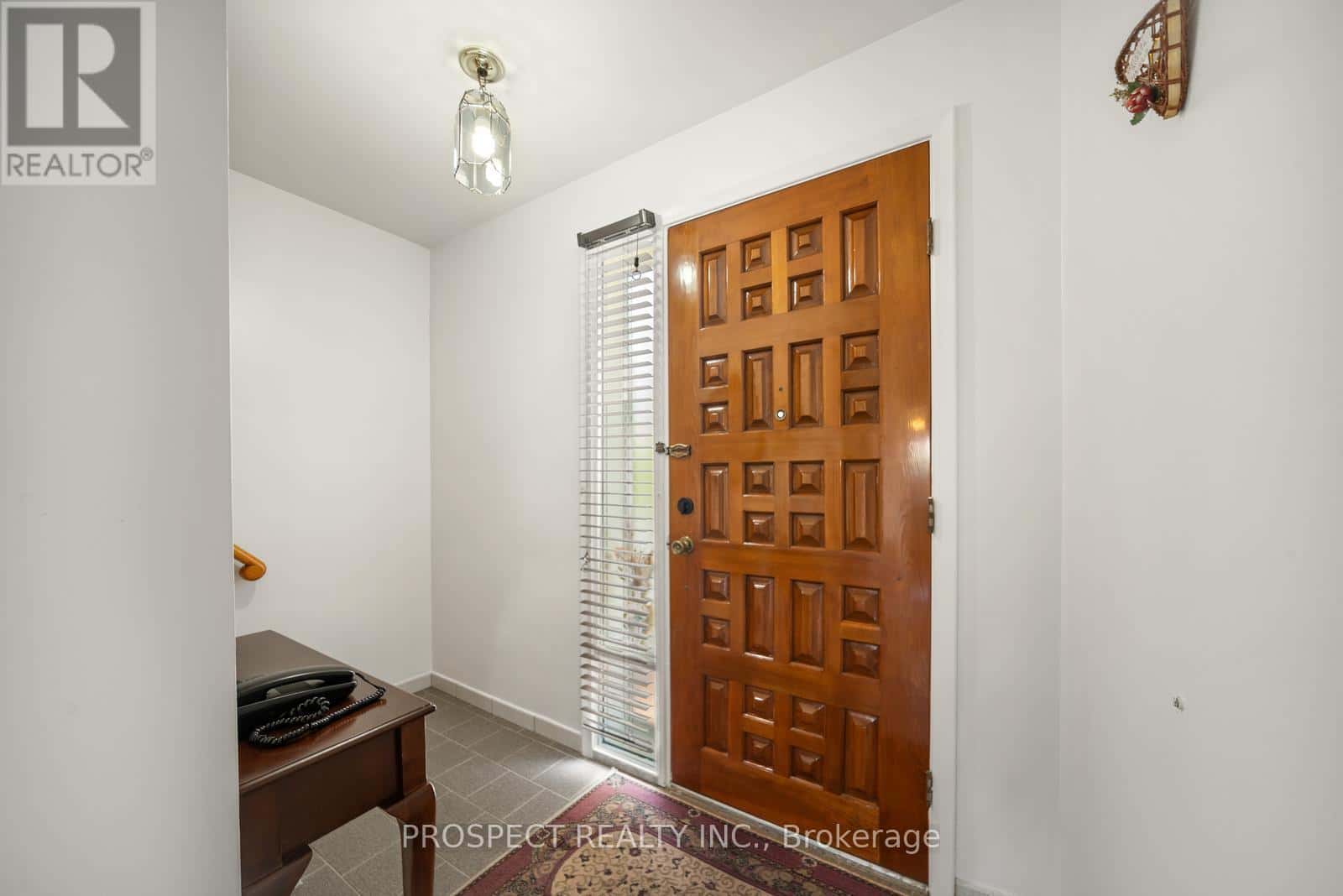 8 SONNET COURT — Toronto (Rustic), Ontario - Photo 3 of 33