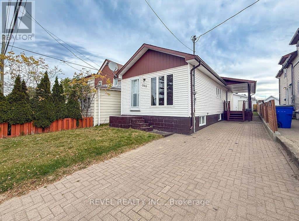 206 BIRCH STREET S — Timmins (TS - SE), Ontario - Photo 2 of 31