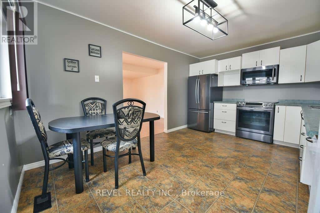 206 BIRCH STREET S — Timmins (TS - SE), Ontario - Photo 5 of 31