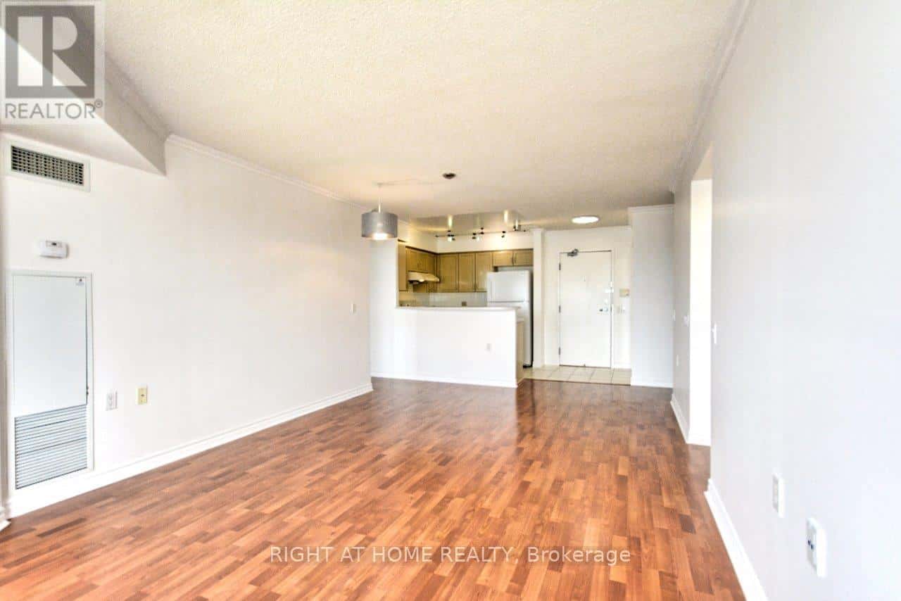 9015 Leslie Street 615