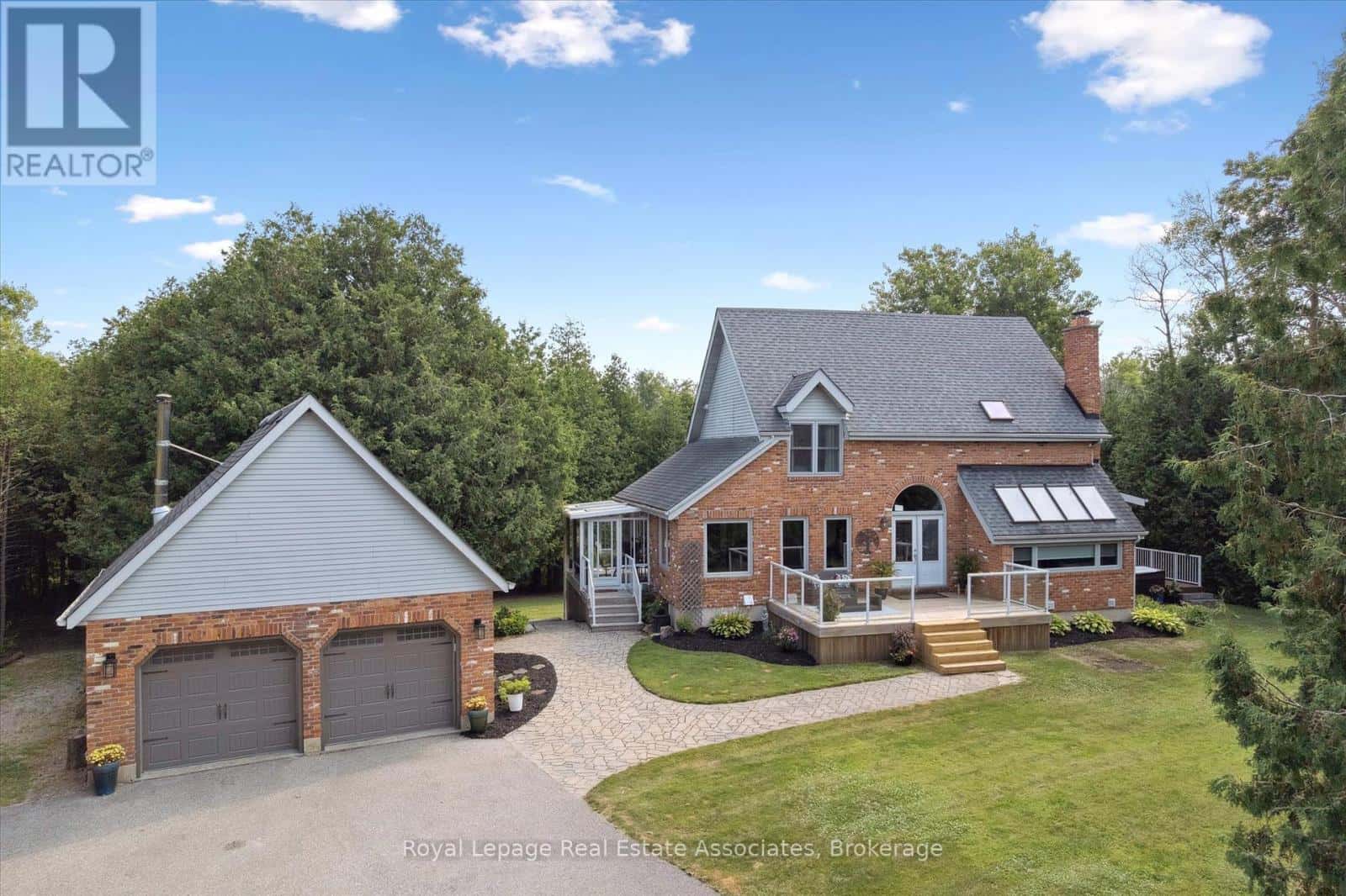 23 BROCK ROAD N — Puslinch (Aberfoyle), Ontario - Photo 2 of 43