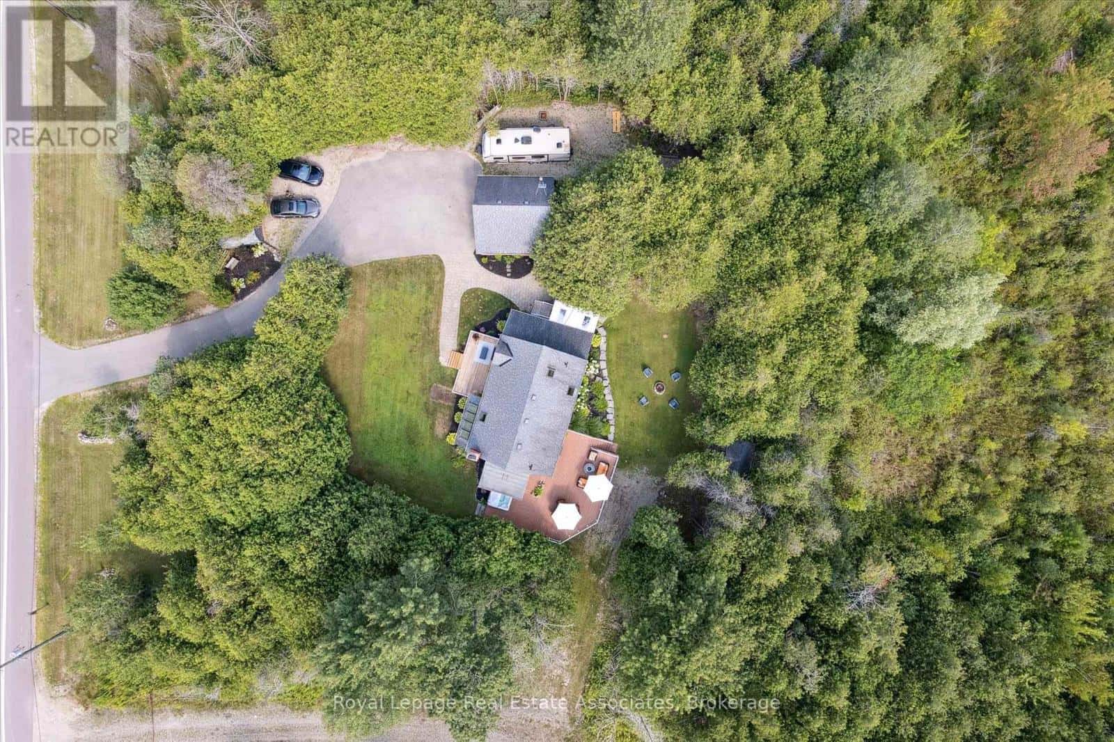 23 BROCK ROAD N — Puslinch (Aberfoyle), Ontario - Photo 3 of 43