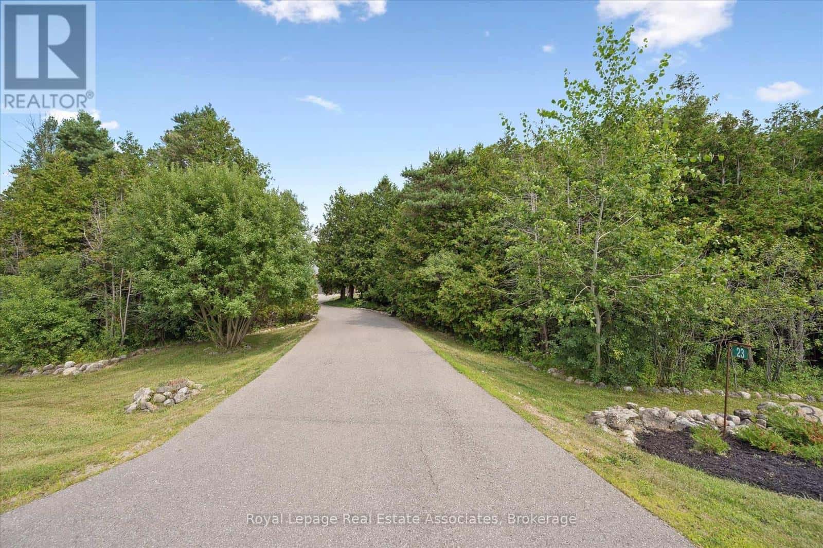 23 BROCK ROAD N — Puslinch (Aberfoyle), Ontario - Photo 4 of 43