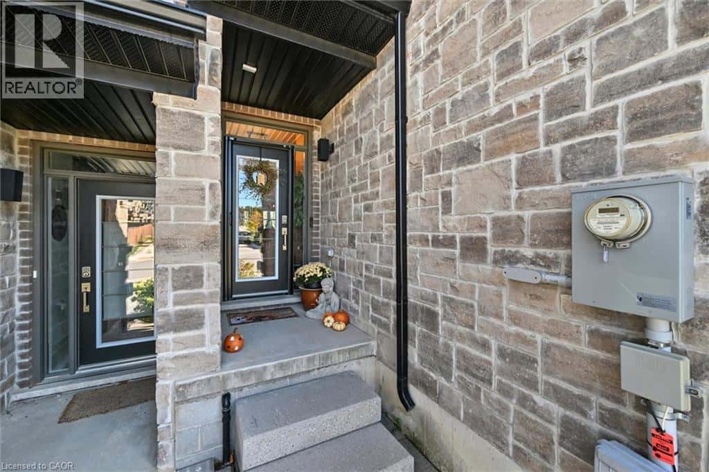 3969 CROWN STREET — Lincoln, Ontario - Photo 2 of 40