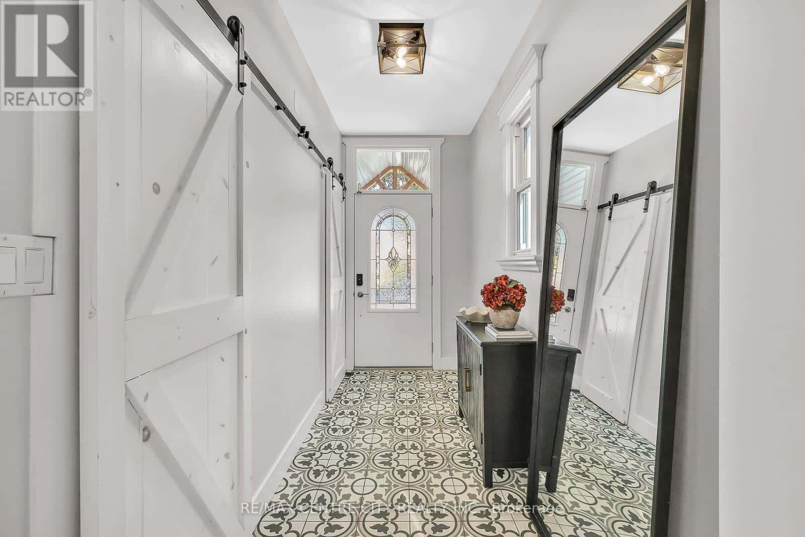 525 HALE STREET — London East (East N), Ontario - Photo 4 of 38