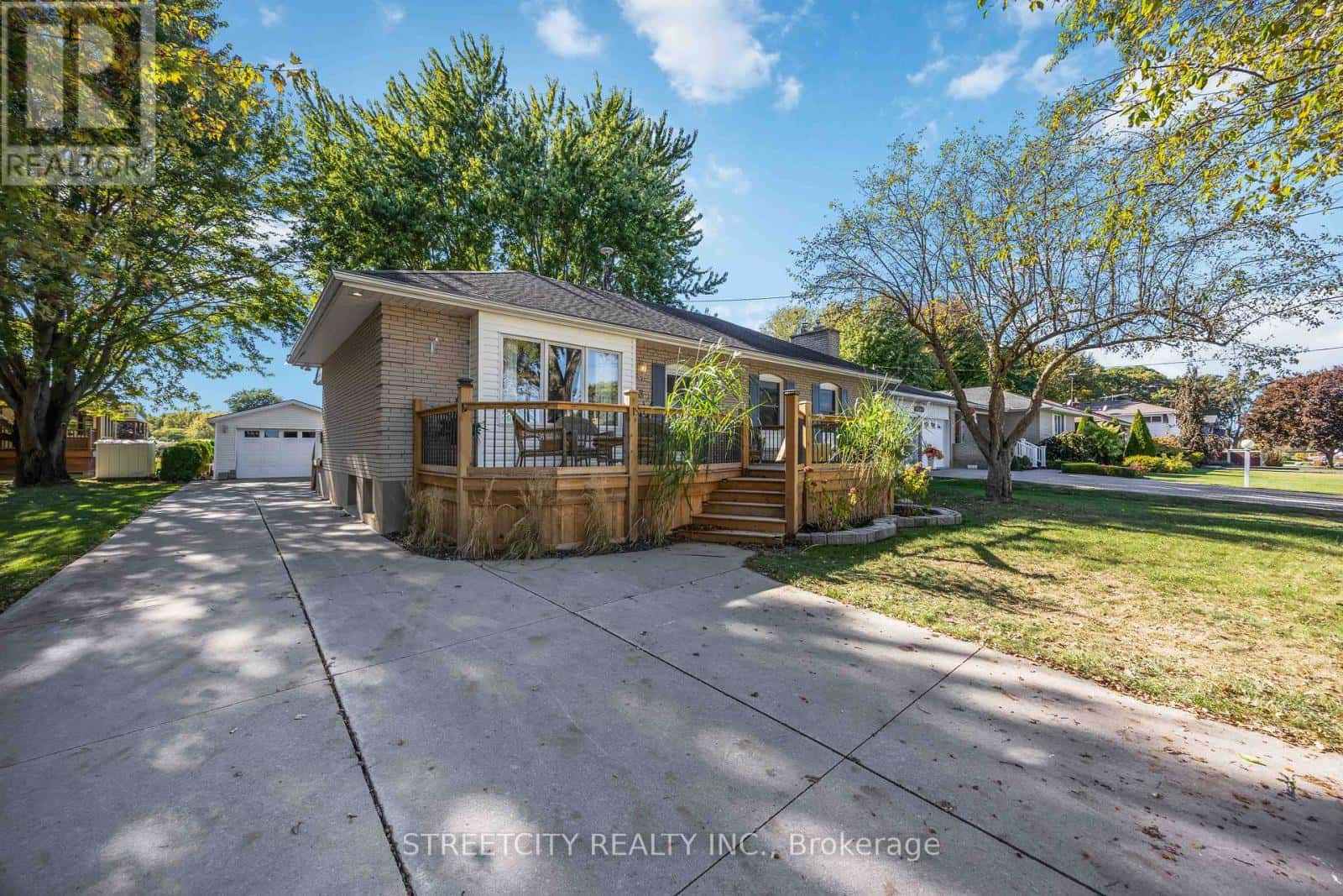 4767 ST. CLAIR PARKWAY — St. Clair, Ontario - Photo 3 of 47