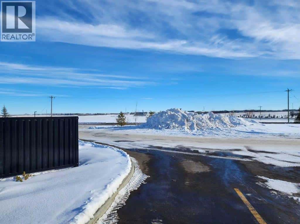 10 Waskasoo Avenue — Penhold, Alberta - Photo 5 of 6