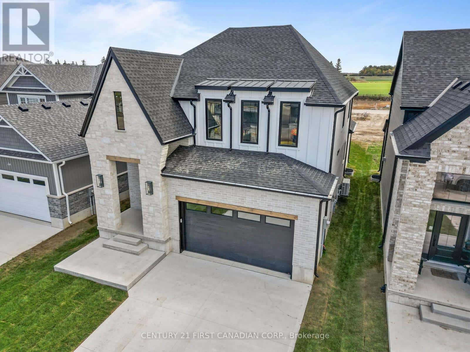 8 SHELDABREN STREET — North Middlesex (Alisa Craig), Ontario - Photo 2 of 44