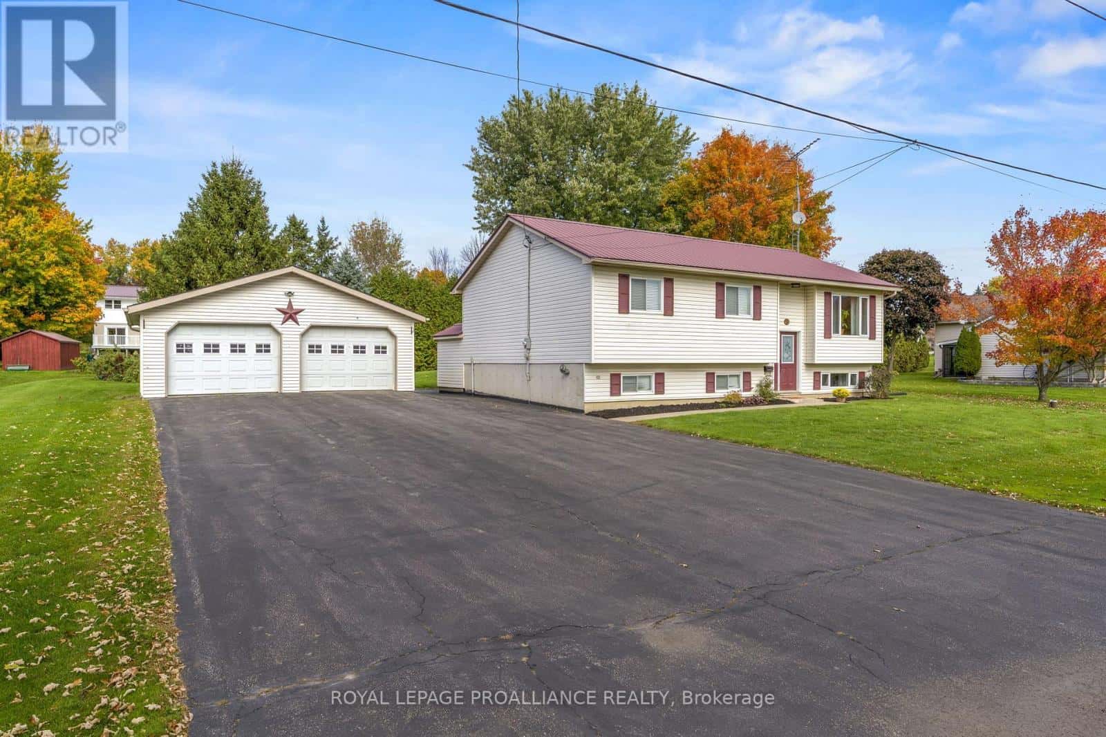 6 LAYNG DRIVE — Athens, Ontario - Photo 2 of 45