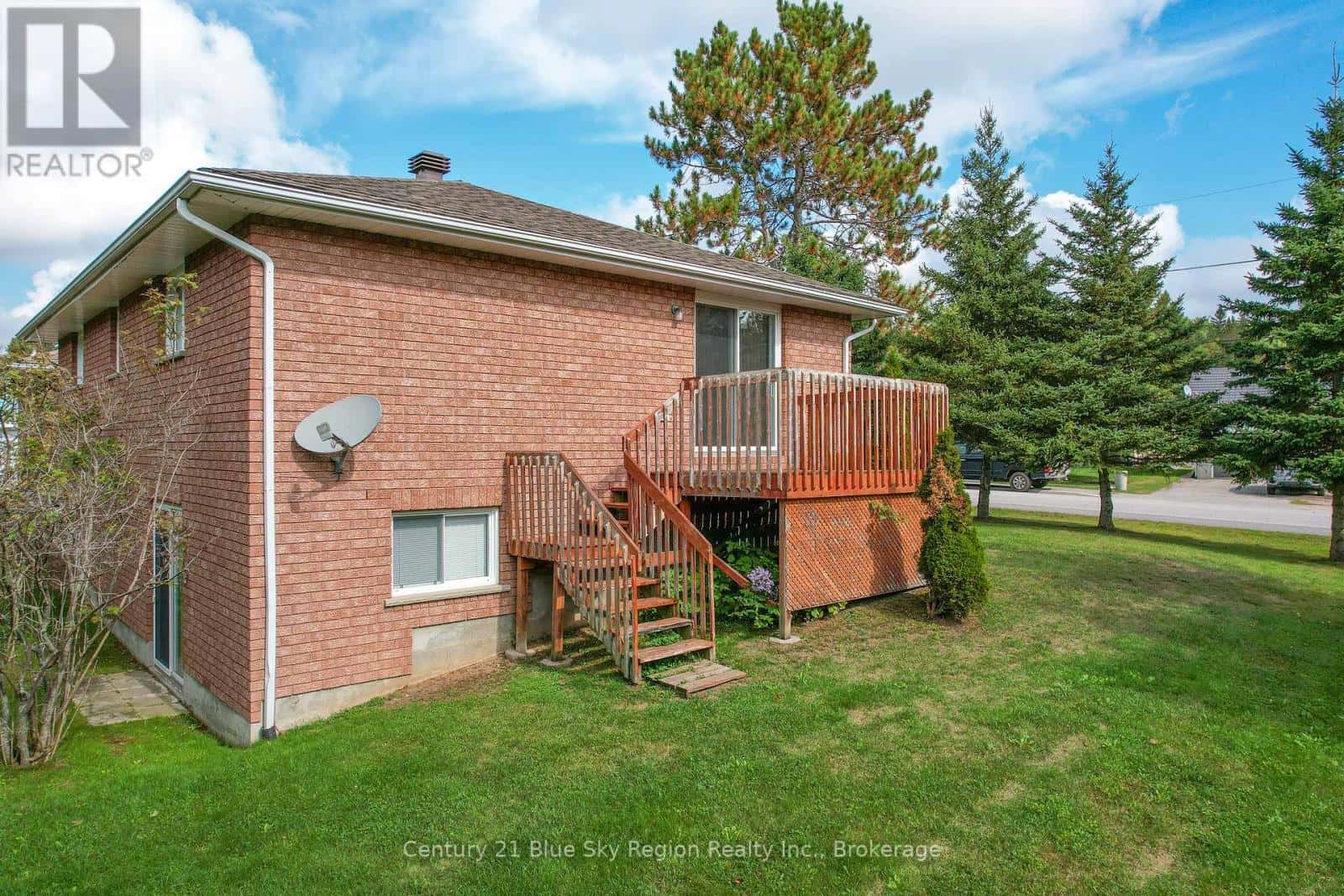 363 MAIN STREET — Powassan, Ontario - Photo 4 of 38