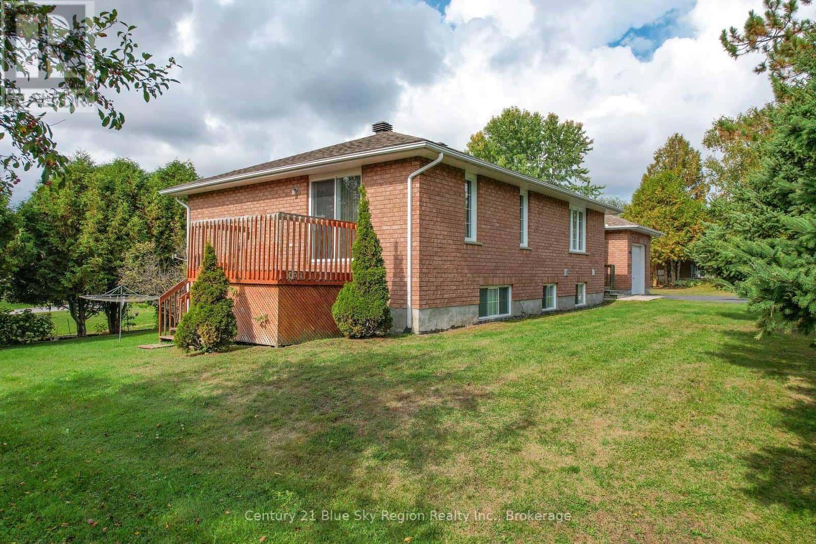 363 MAIN STREET — Powassan, Ontario - Photo 5 of 38