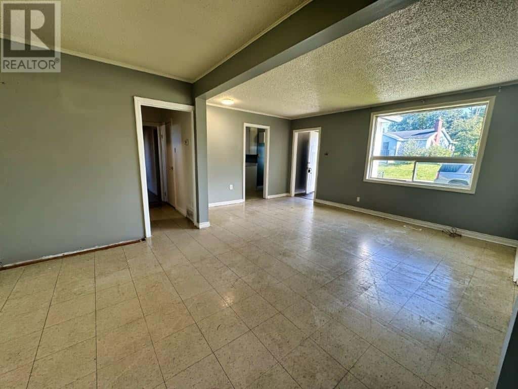 4 Croy Court — Marathon, Ontario - Photo 4 of 39