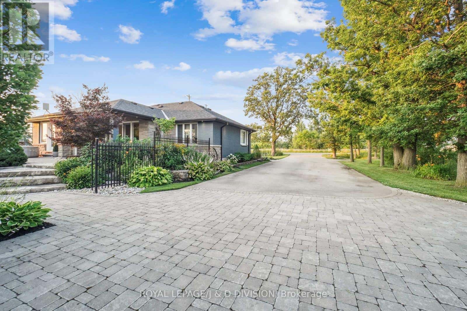 4402 TREMAINE ROAD — Milton (MI Rural Milton), Ontario - Photo 2 of 24