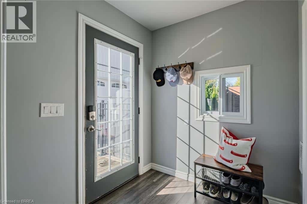 233 OAKLAND Road — Scotland, Ontario - Photo 5 of 49