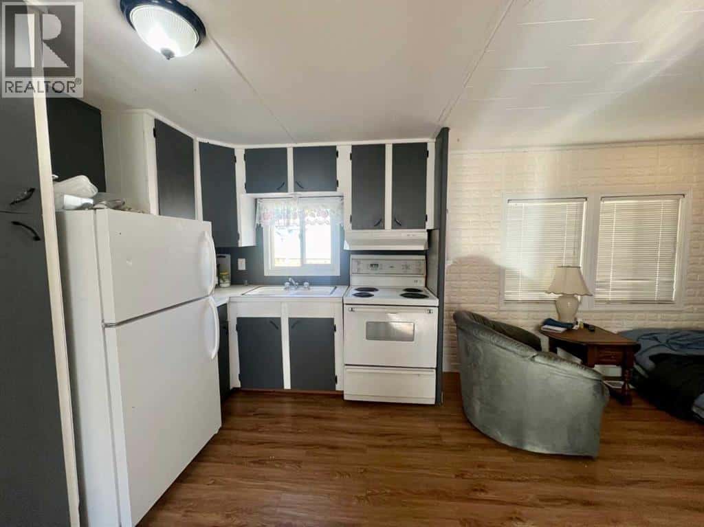 19, 400 1 Street SE — Linden, Alberta - Photo 3 of 8