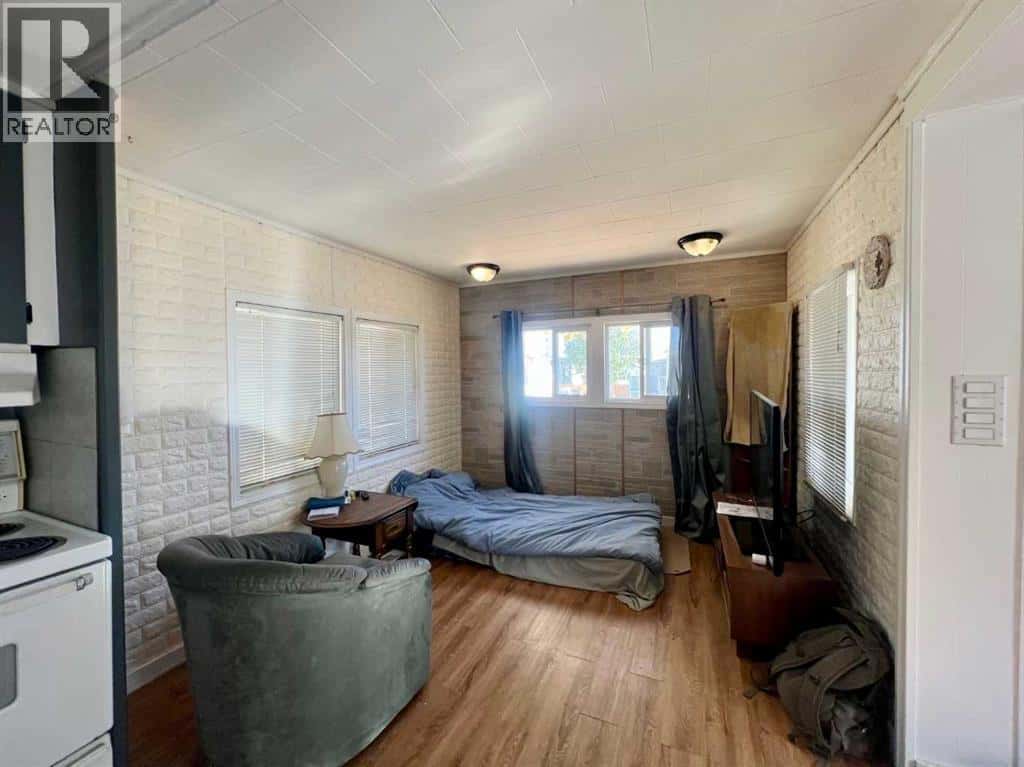 19, 400 1 Street SE — Linden, Alberta - Photo 5 of 8