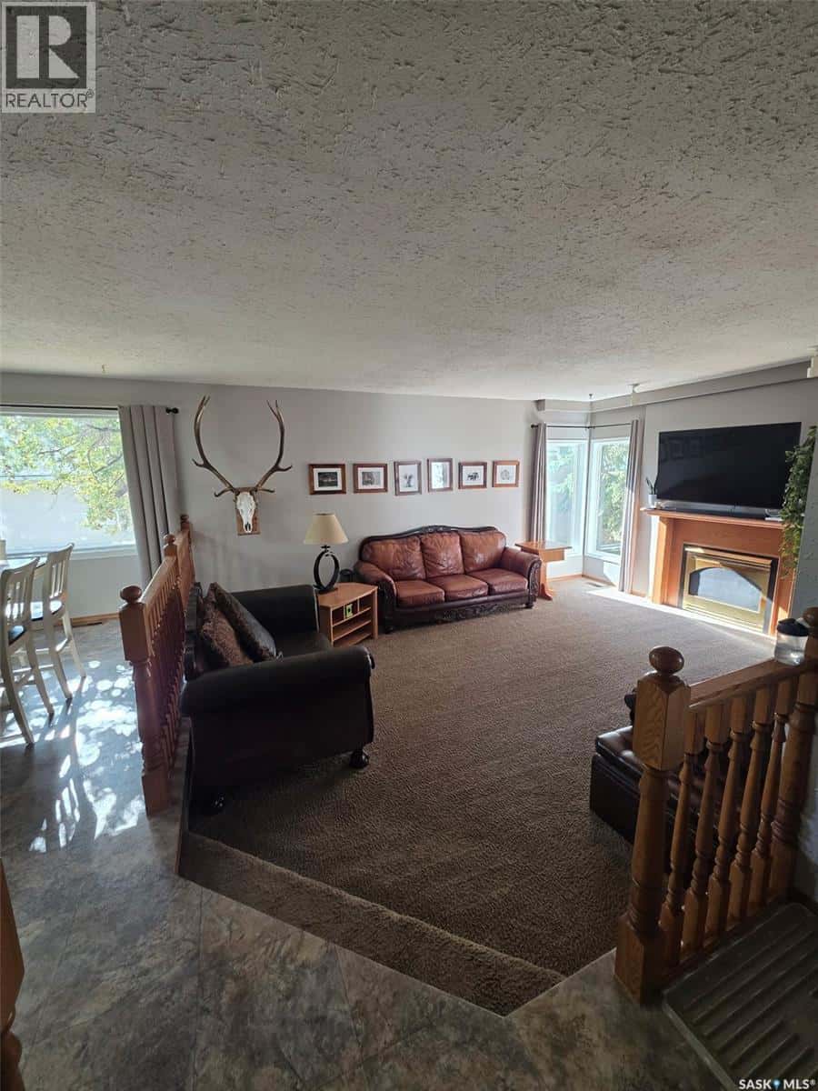 402 Broad STREET N — Cut Knife, Saskatchewan - Photo 3 of 24