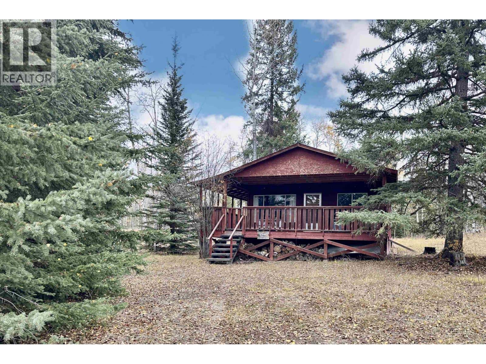 6391 FOX CRESCENT — 70 Mile House, British Columbia - Photo 2 of 31