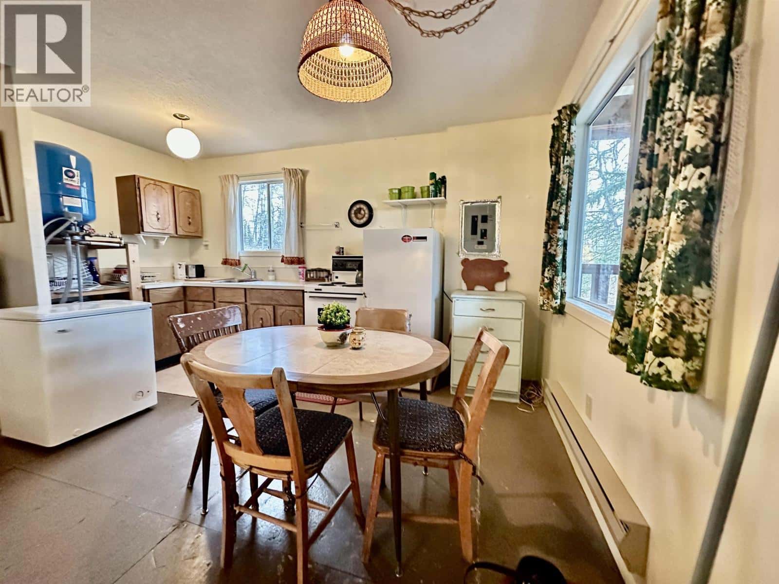 6391 FOX CRESCENT — 70 Mile House, British Columbia - Photo 3 of 31