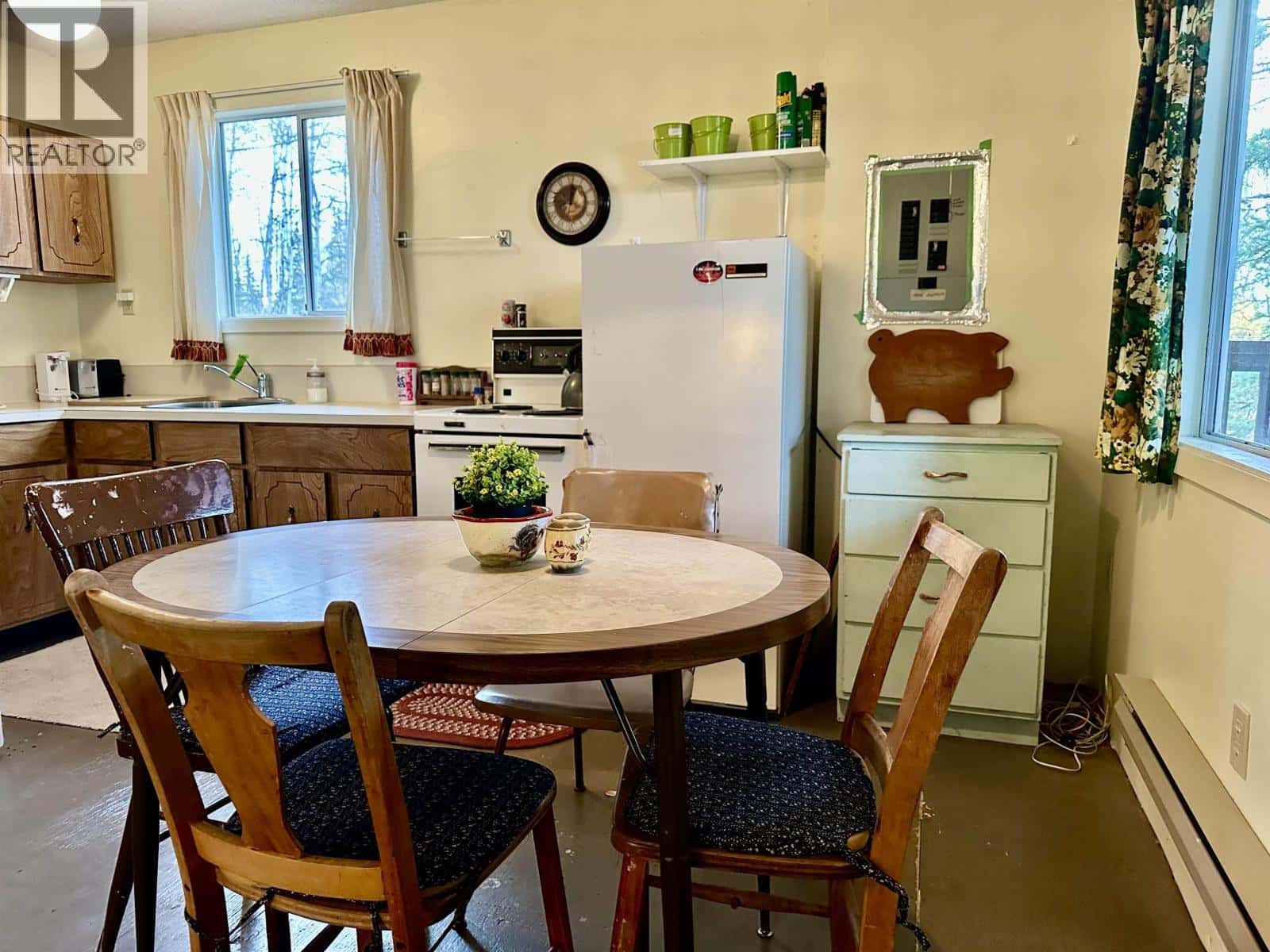 6391 FOX CRESCENT — 70 Mile House, British Columbia - Photo 4 of 31