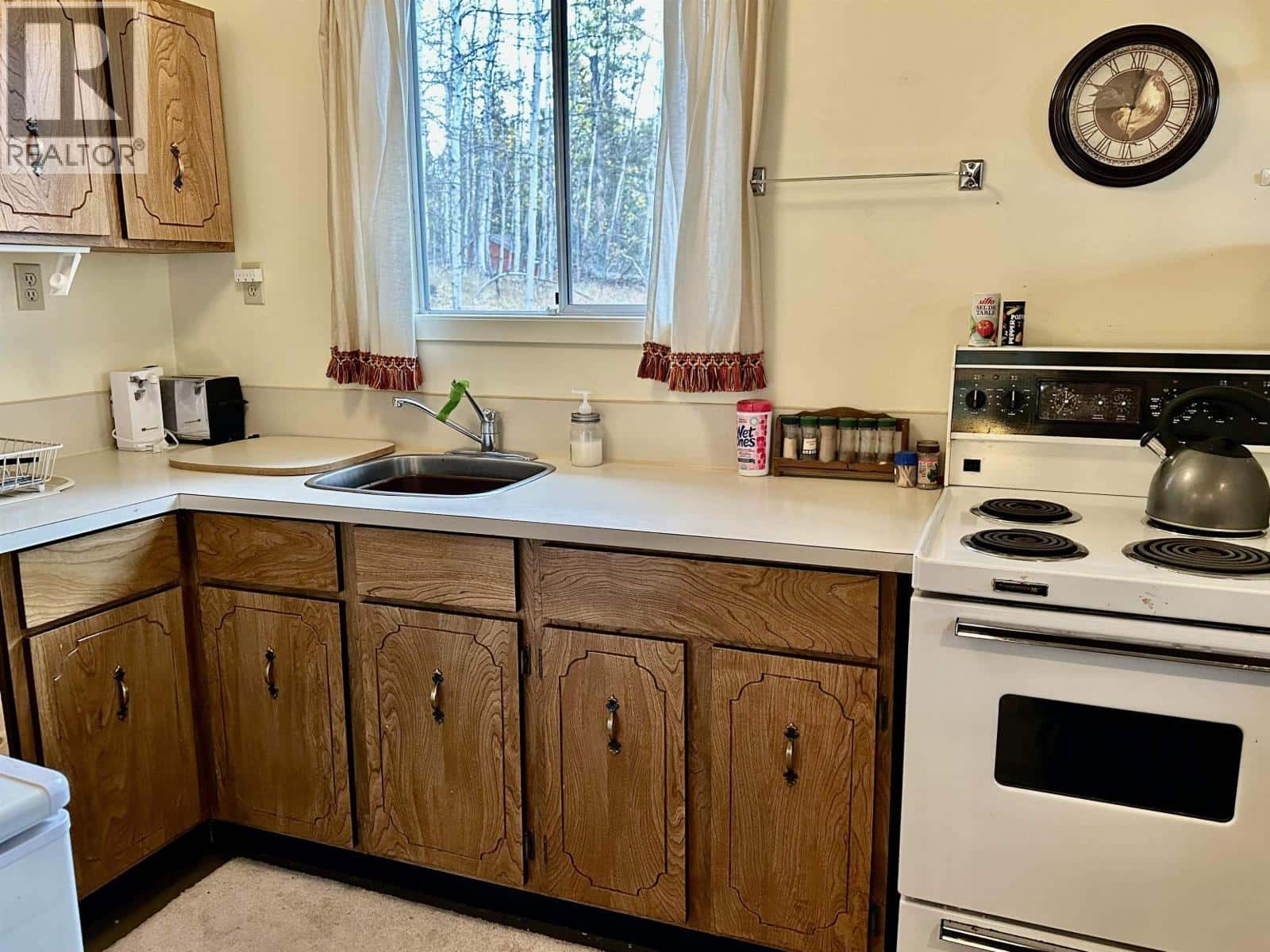 6391 FOX CRESCENT — 70 Mile House, British Columbia - Photo 5 of 31