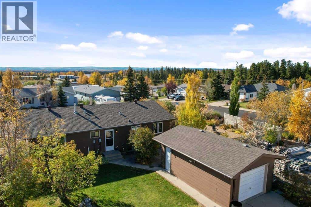 34 Hollinger Drive — Swan Hills, Alberta - Photo 2 of 36