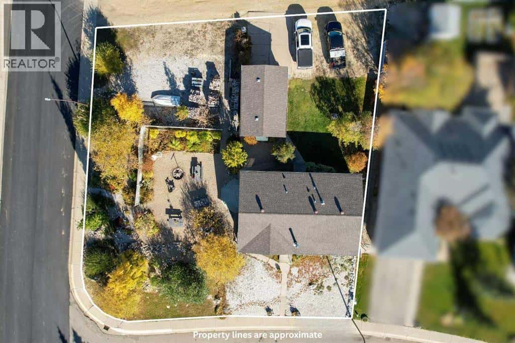 34 Hollinger Drive — Swan Hills, Alberta - Photo 4 of 36