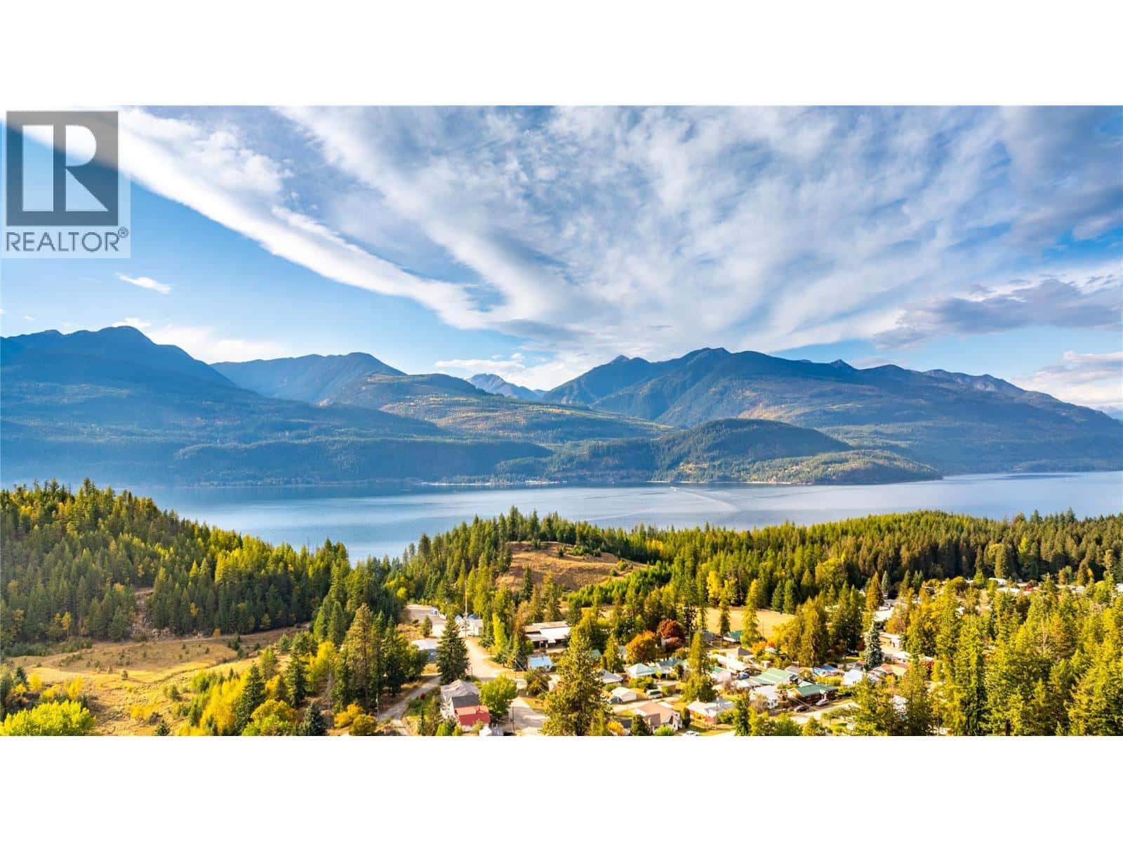 1529 Russel Avenue — Riondel, British Columbia - Photo 4 of 78