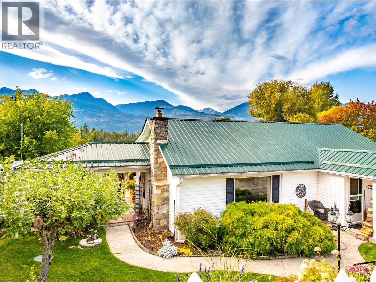 1529 Russel Avenue — Riondel, British Columbia - Main photo